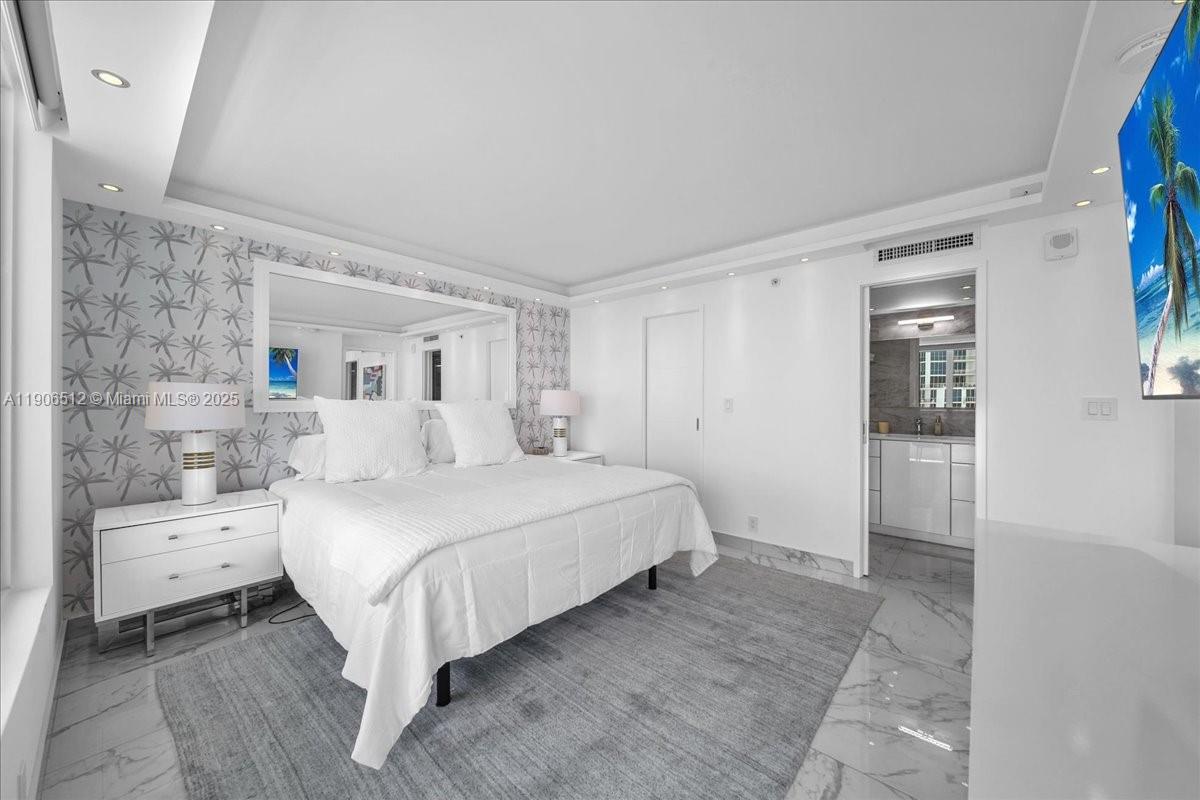 400 S Pointe Dr #2106, Miami Beach FL 33139