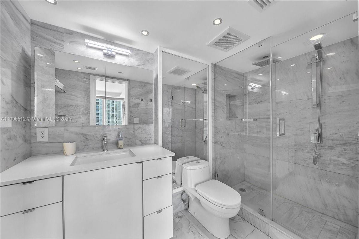 400 S Pointe Dr #2106, Miami Beach FL 33139