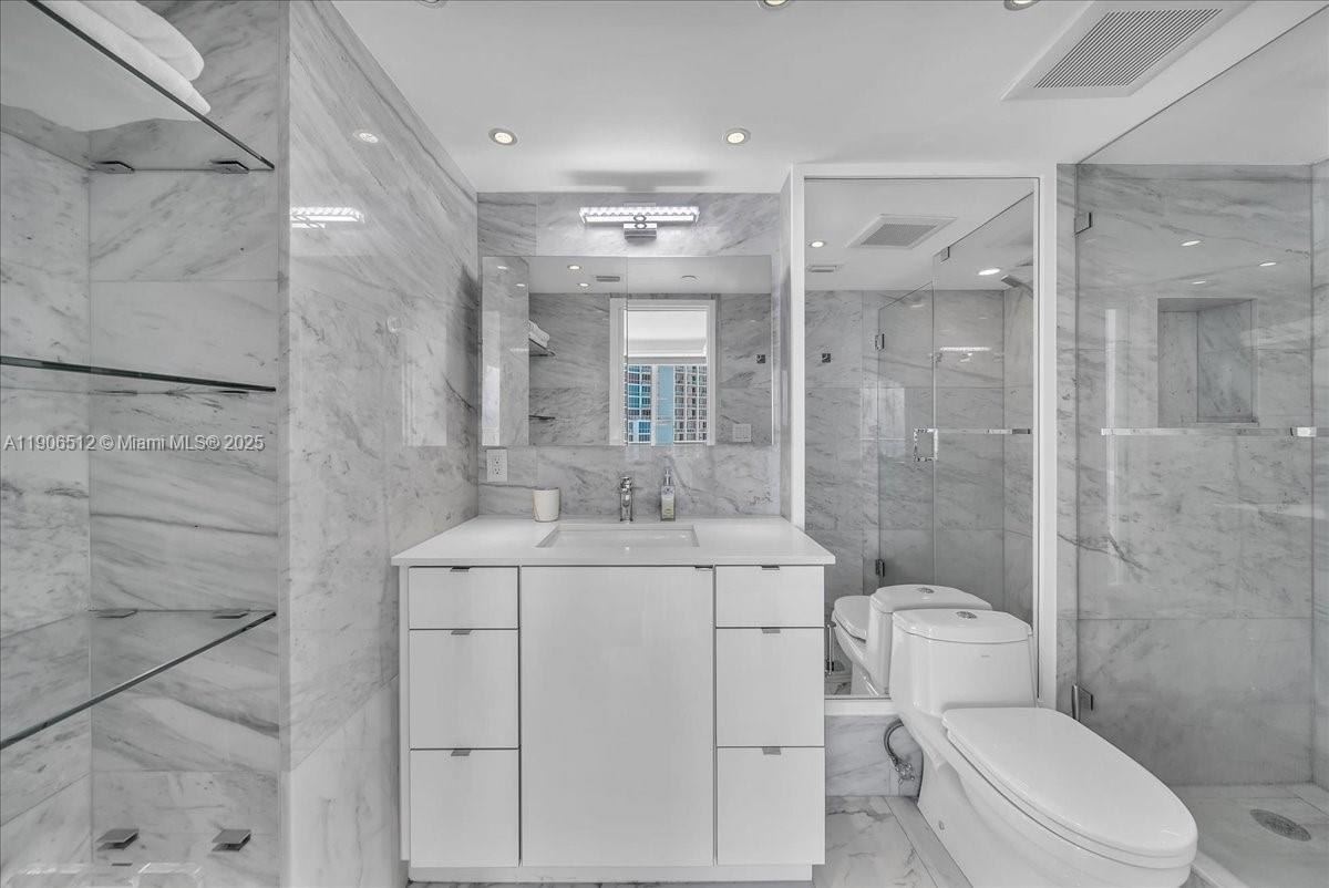 400 S Pointe Dr #2106, Miami Beach FL 33139