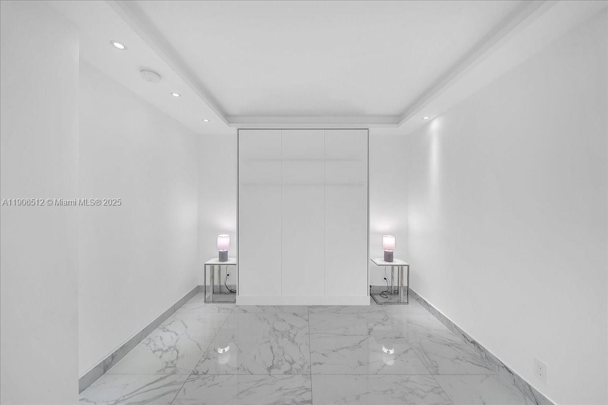 400 S Pointe Dr #2106, Miami Beach FL 33139