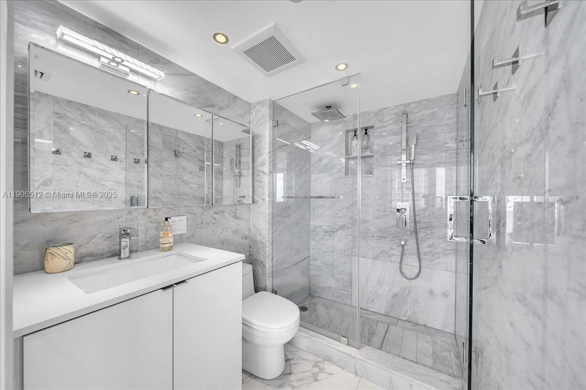 400 S Pointe Dr #2106, Miami Beach FL 33139