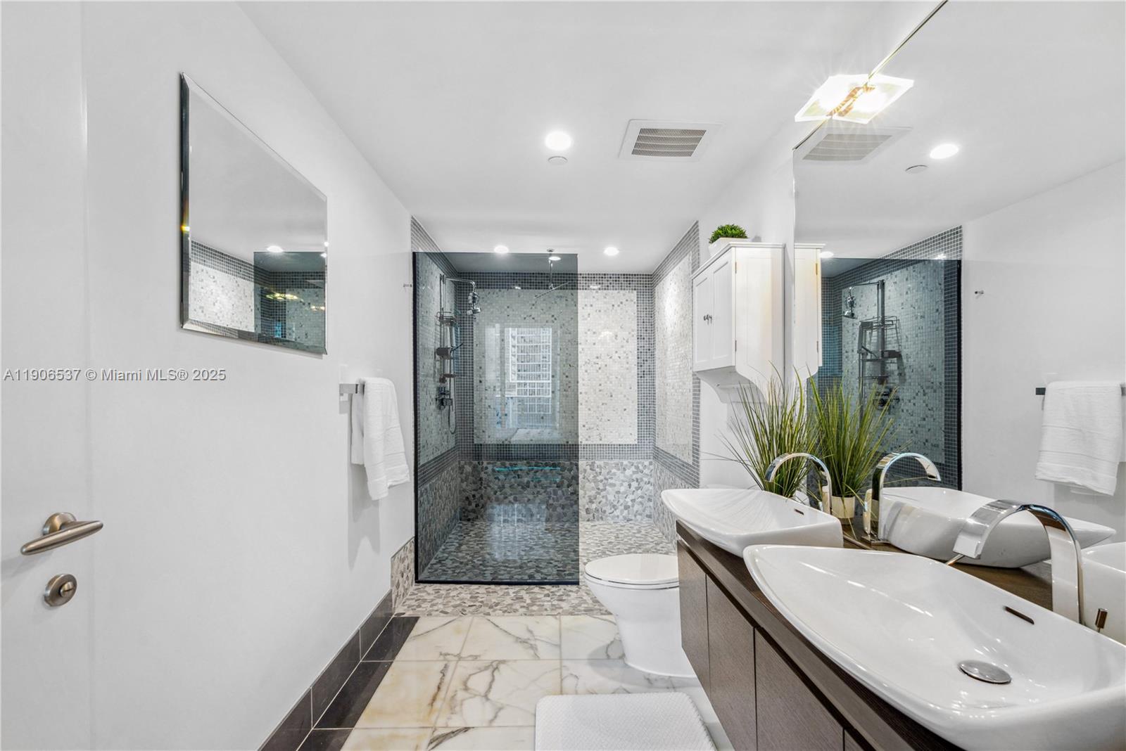200 Biscayne Boulevard Way #1403, Miami FL 33131