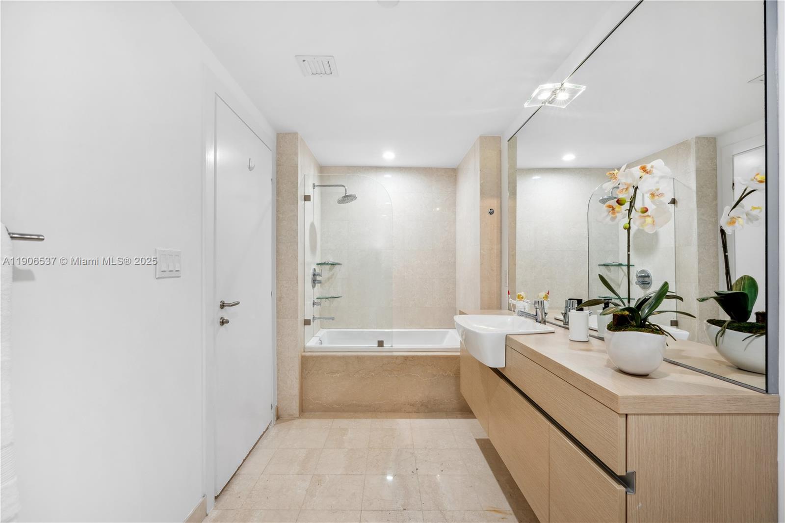 200 Biscayne Boulevard Way #1403, Miami FL 33131
