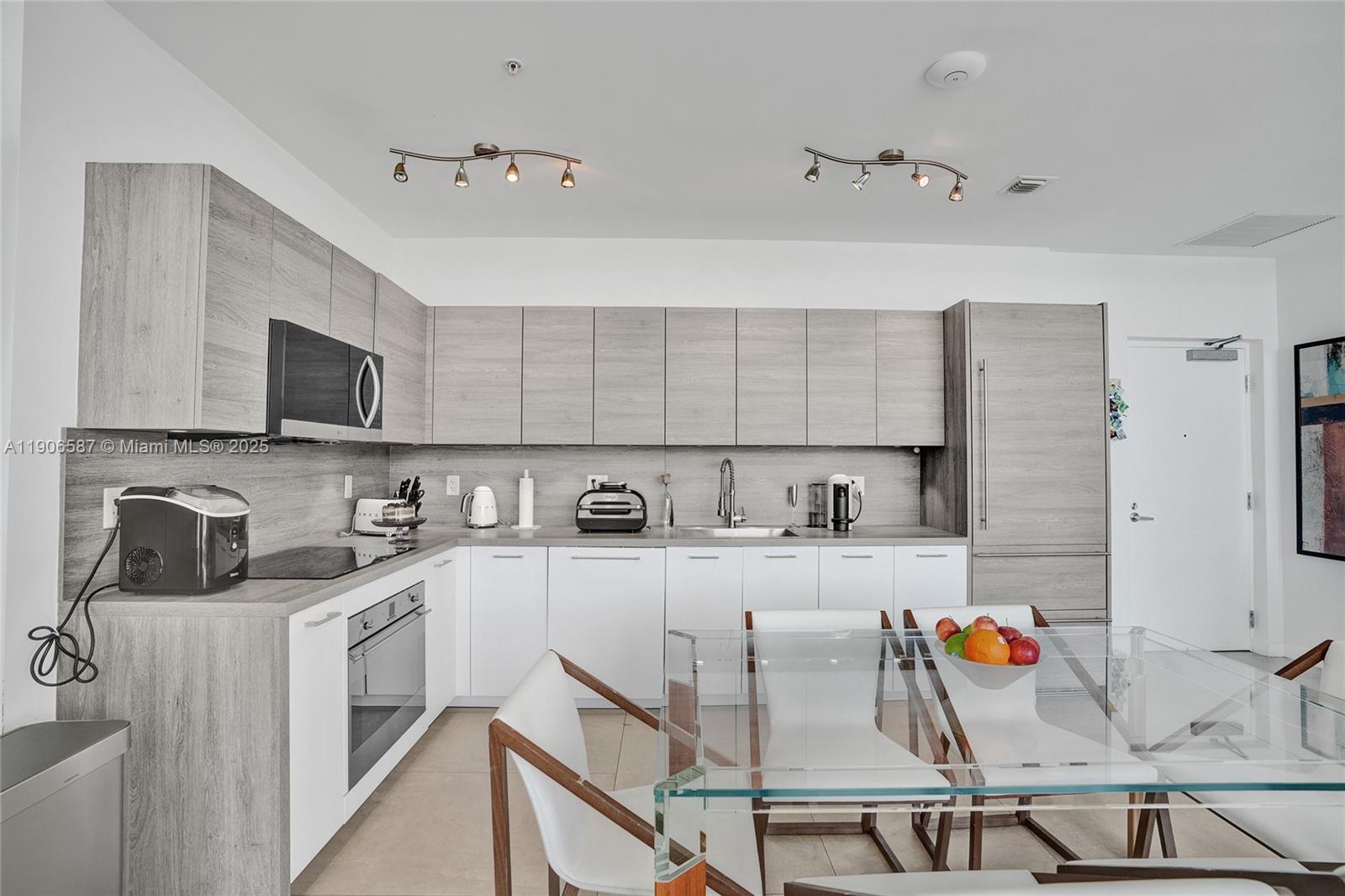400 Sunny Isles Blvd #116, Sunny Isles Beach FL 33160