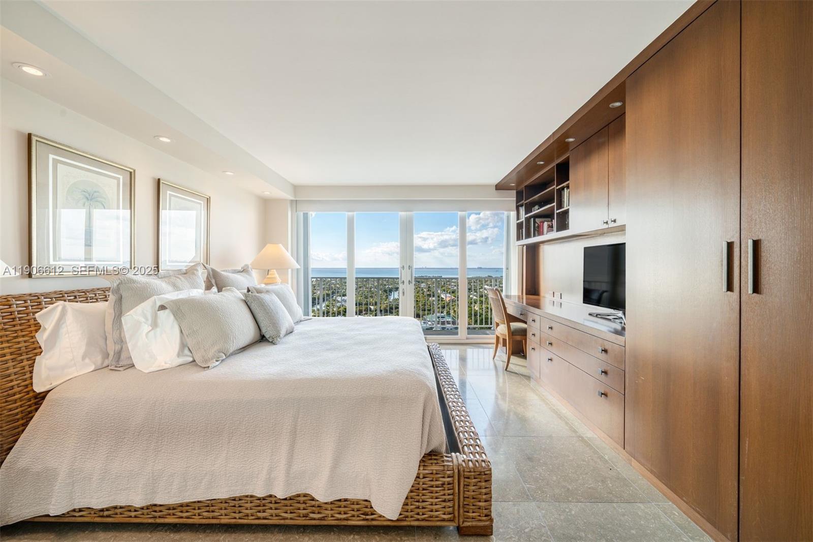 881 Ocean Dr #26B, Key Biscayne FL 33149