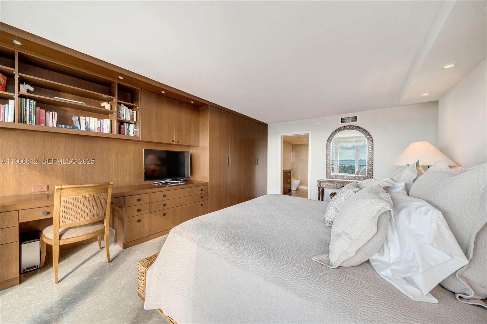 881 Ocean Dr #26B, Key Biscayne FL 33149