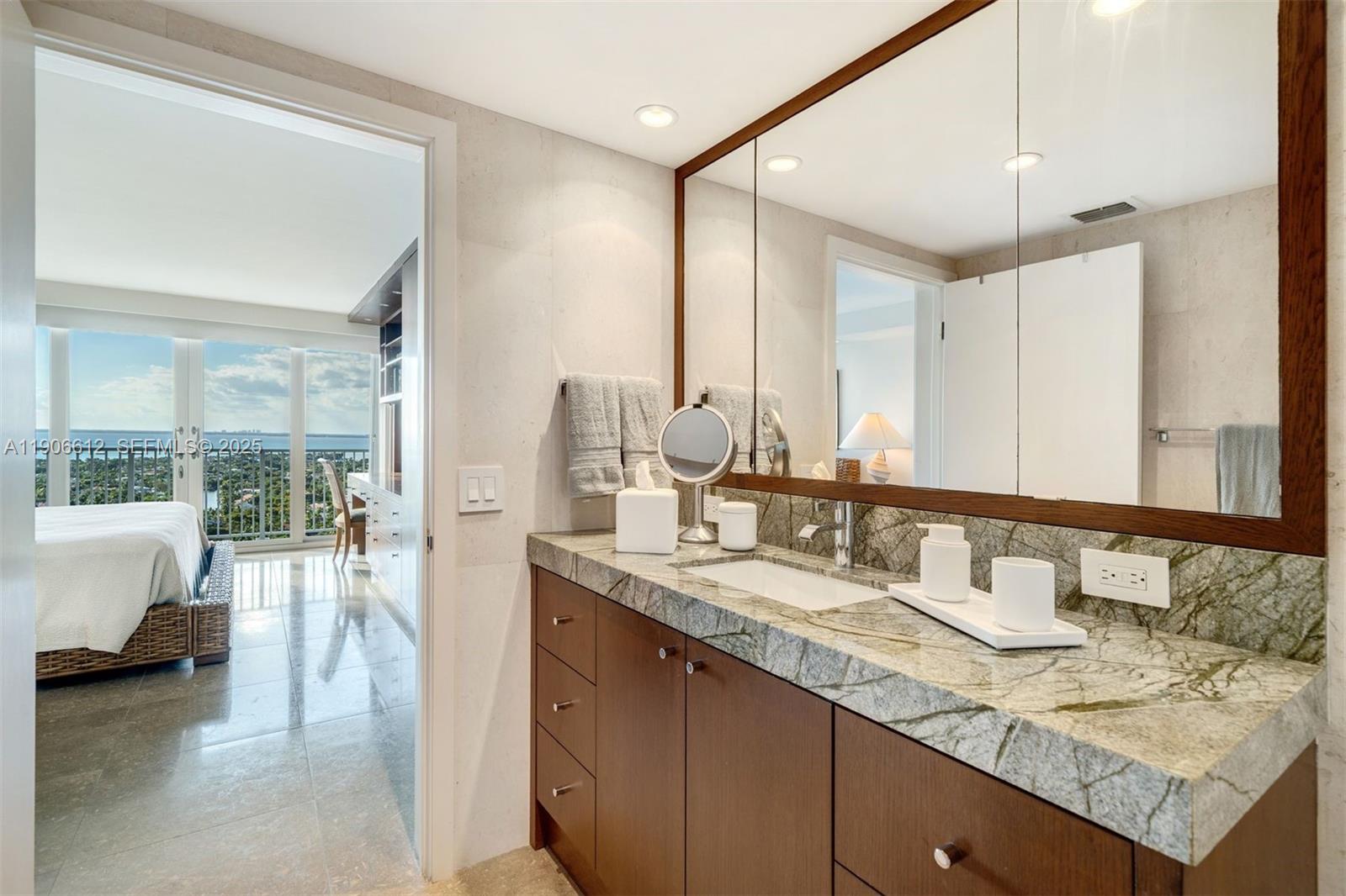 881 Ocean Dr #26B, Key Biscayne FL 33149