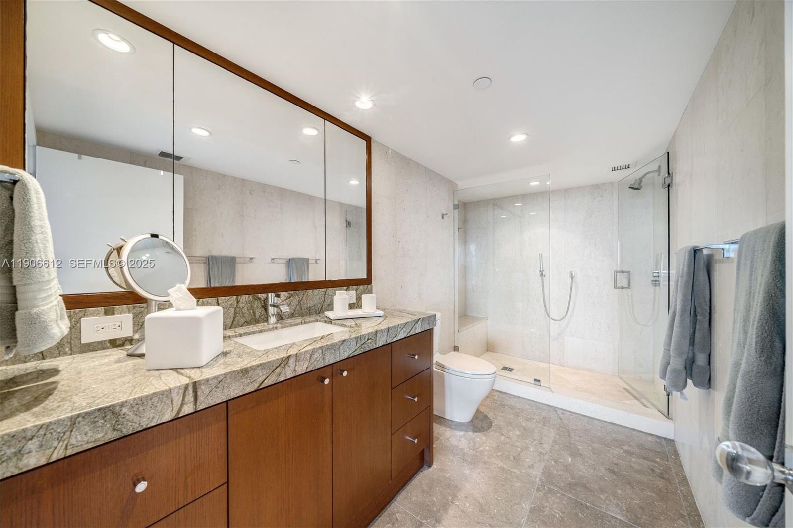 881 Ocean Dr #26B, Key Biscayne FL 33149