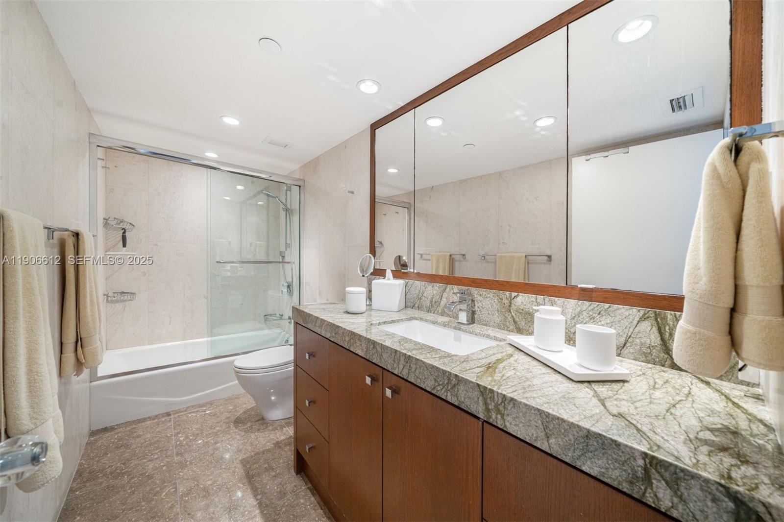 881 Ocean Dr #26B, Key Biscayne FL 33149