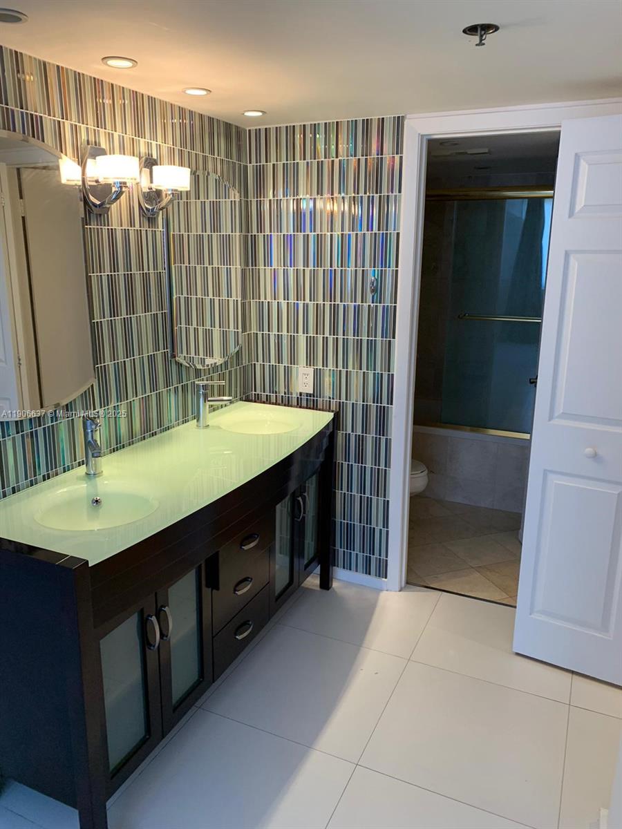540 Brickell Key Dr #1227, Miami FL 33131