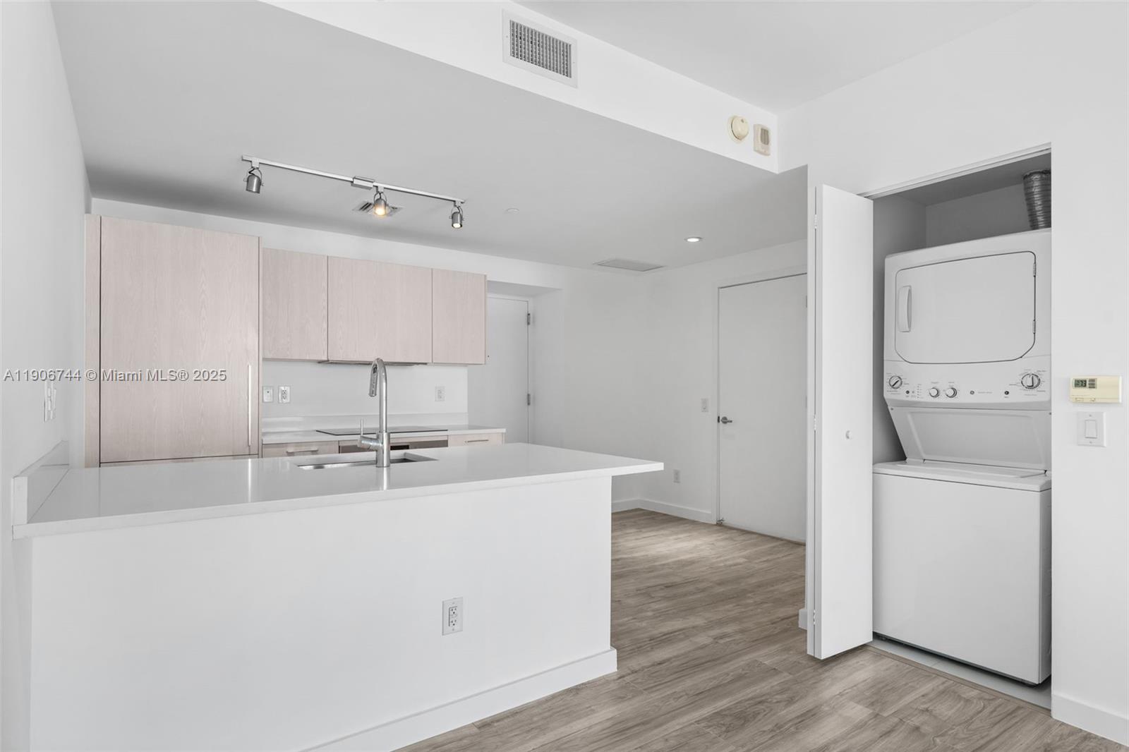 501 NE 31st St #1402, Miami FL 33137