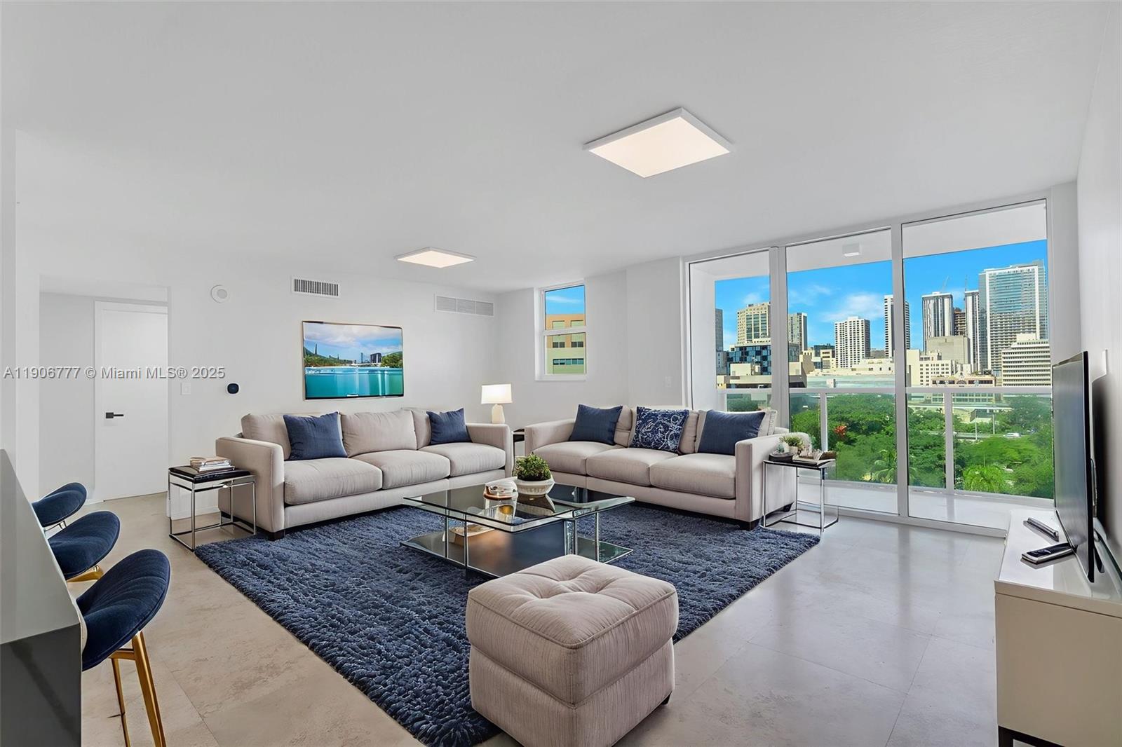 31 SE 5th St #901, Miami FL 33131