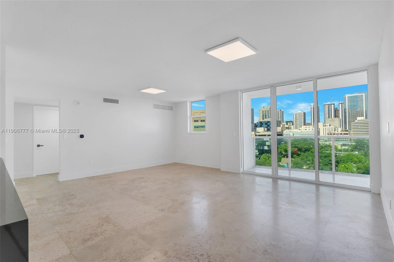 31 SE 5th St #901, Miami FL 33131