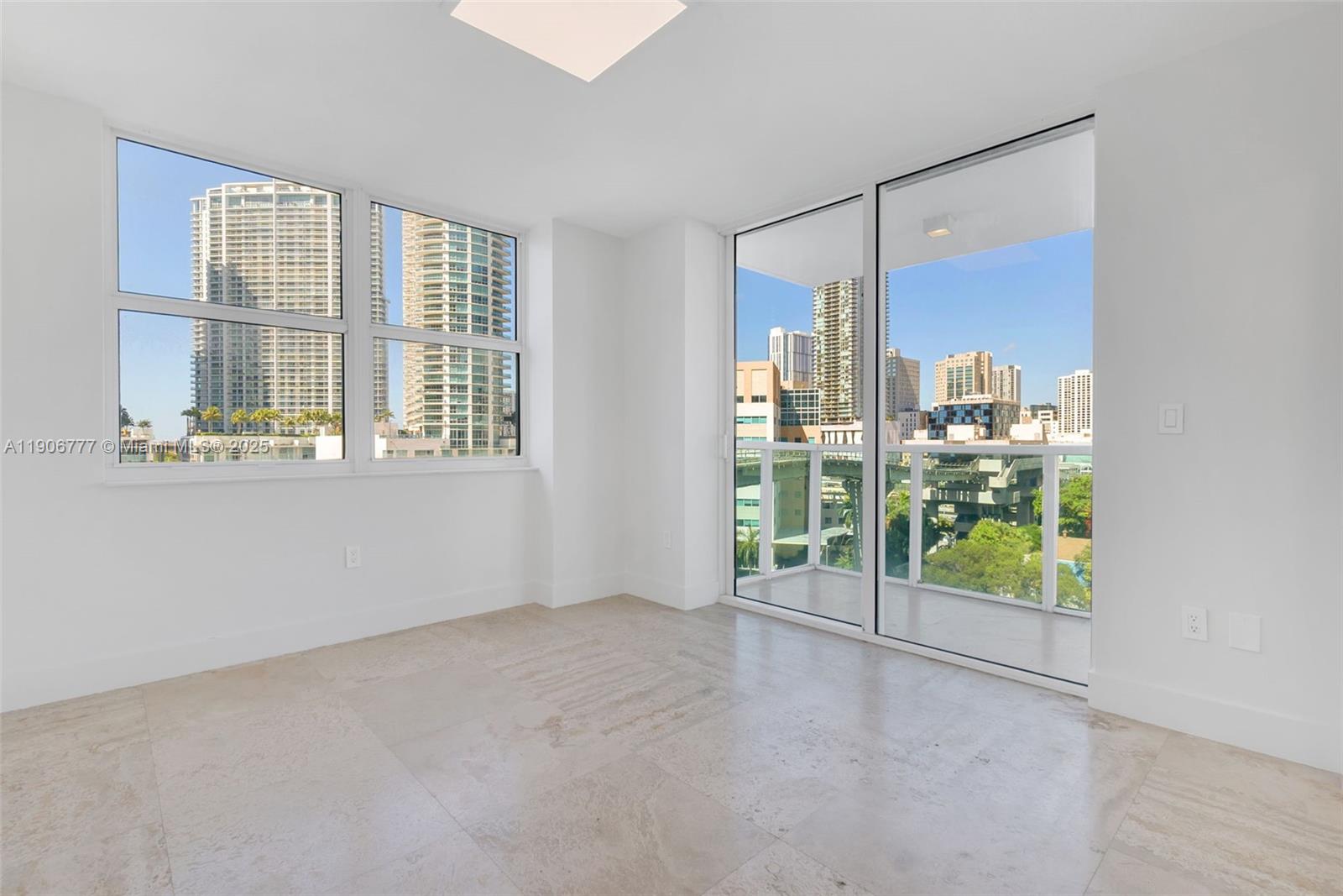 31 SE 5th St #901, Miami FL 33131