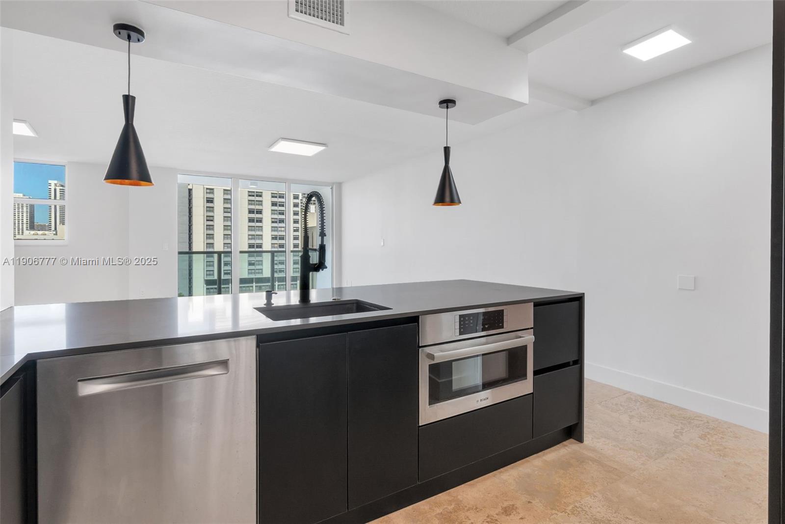 31 SE 5th St #901, Miami FL 33131