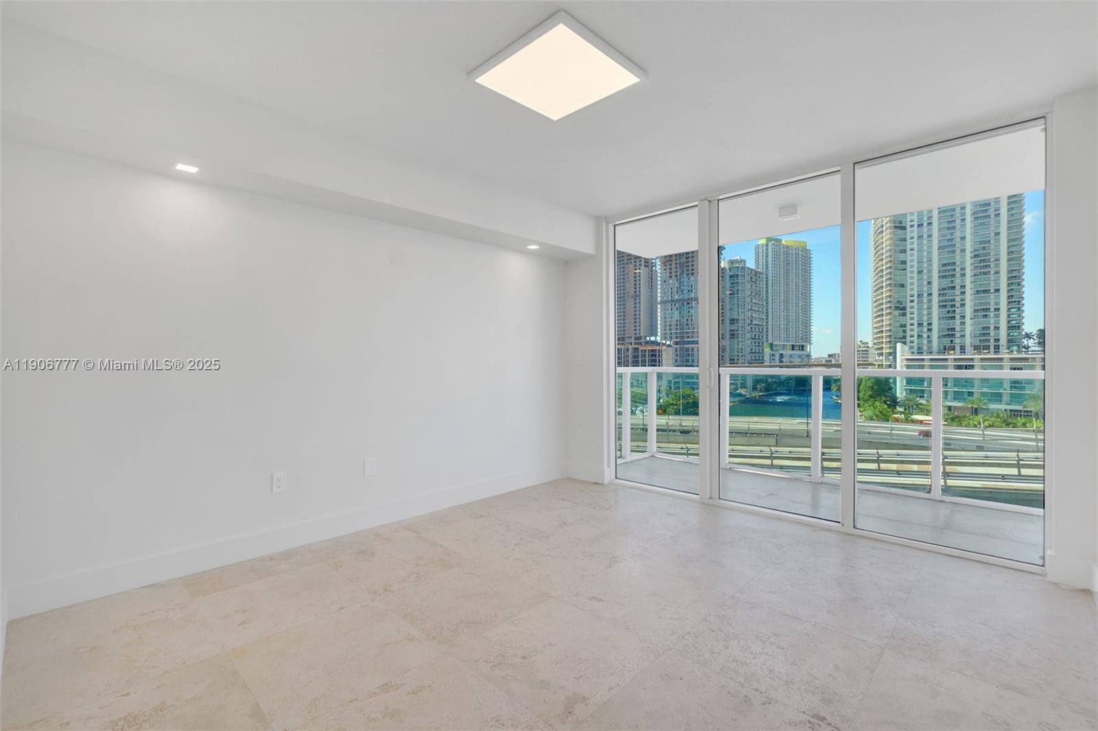 31 SE 5th St #901, Miami FL 33131
