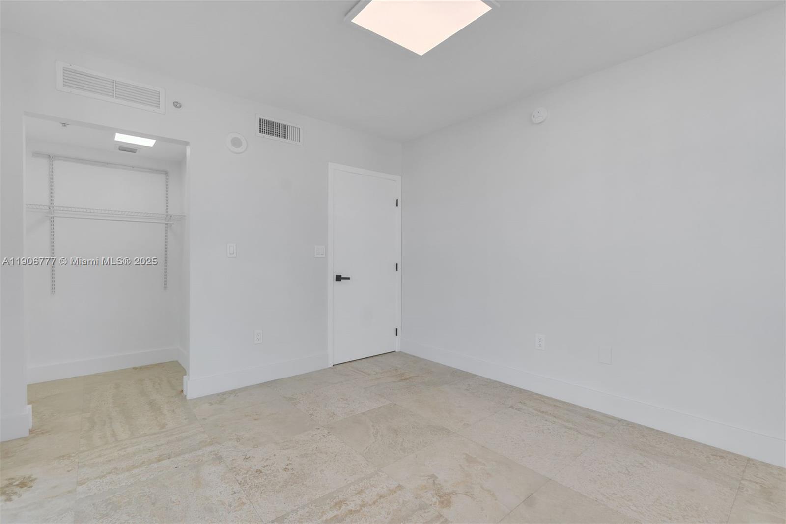 31 SE 5th St #901, Miami FL 33131