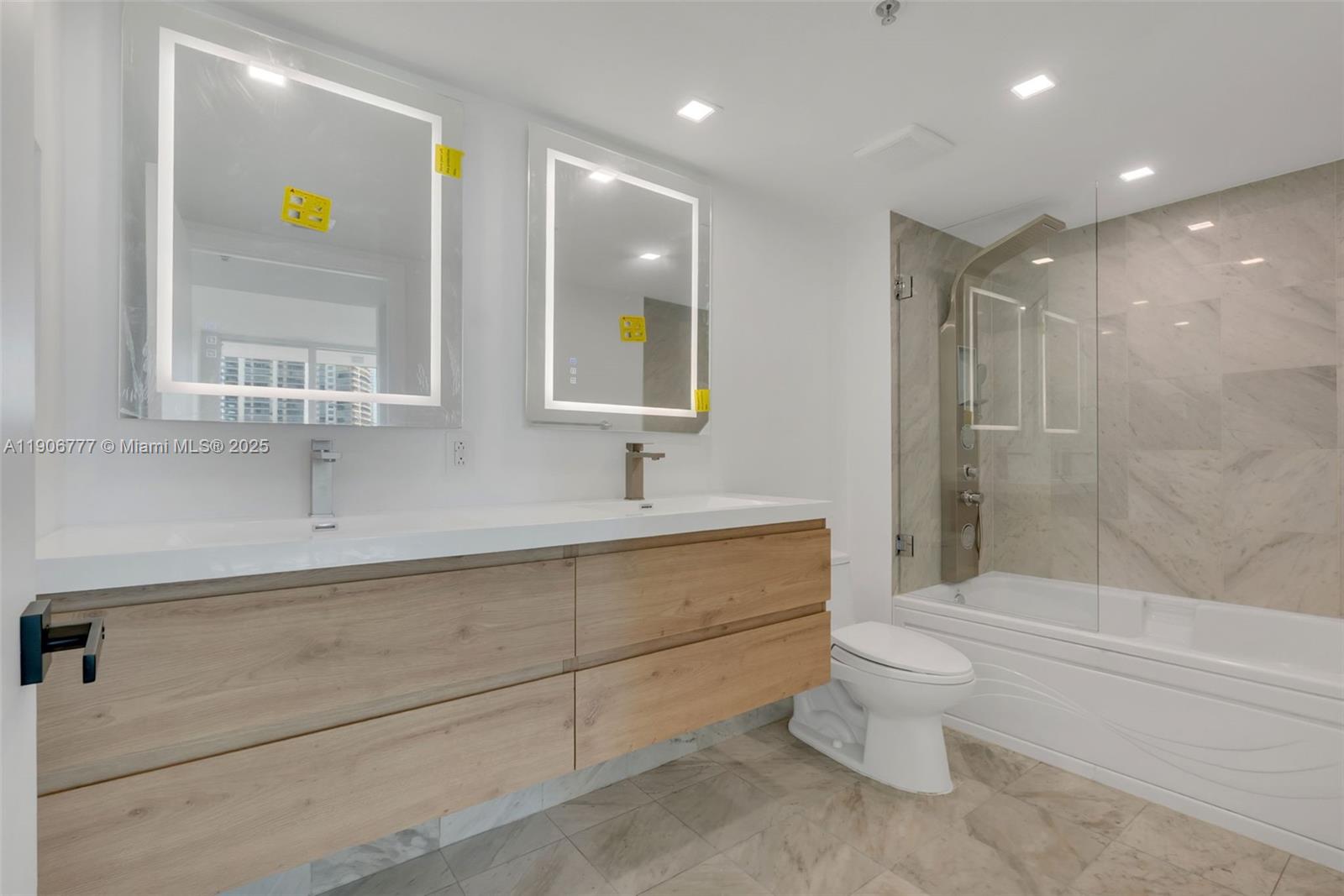 31 SE 5th St #901, Miami FL 33131