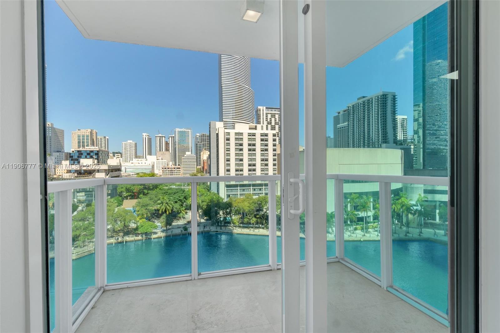 31 SE 5th St #901, Miami FL 33131