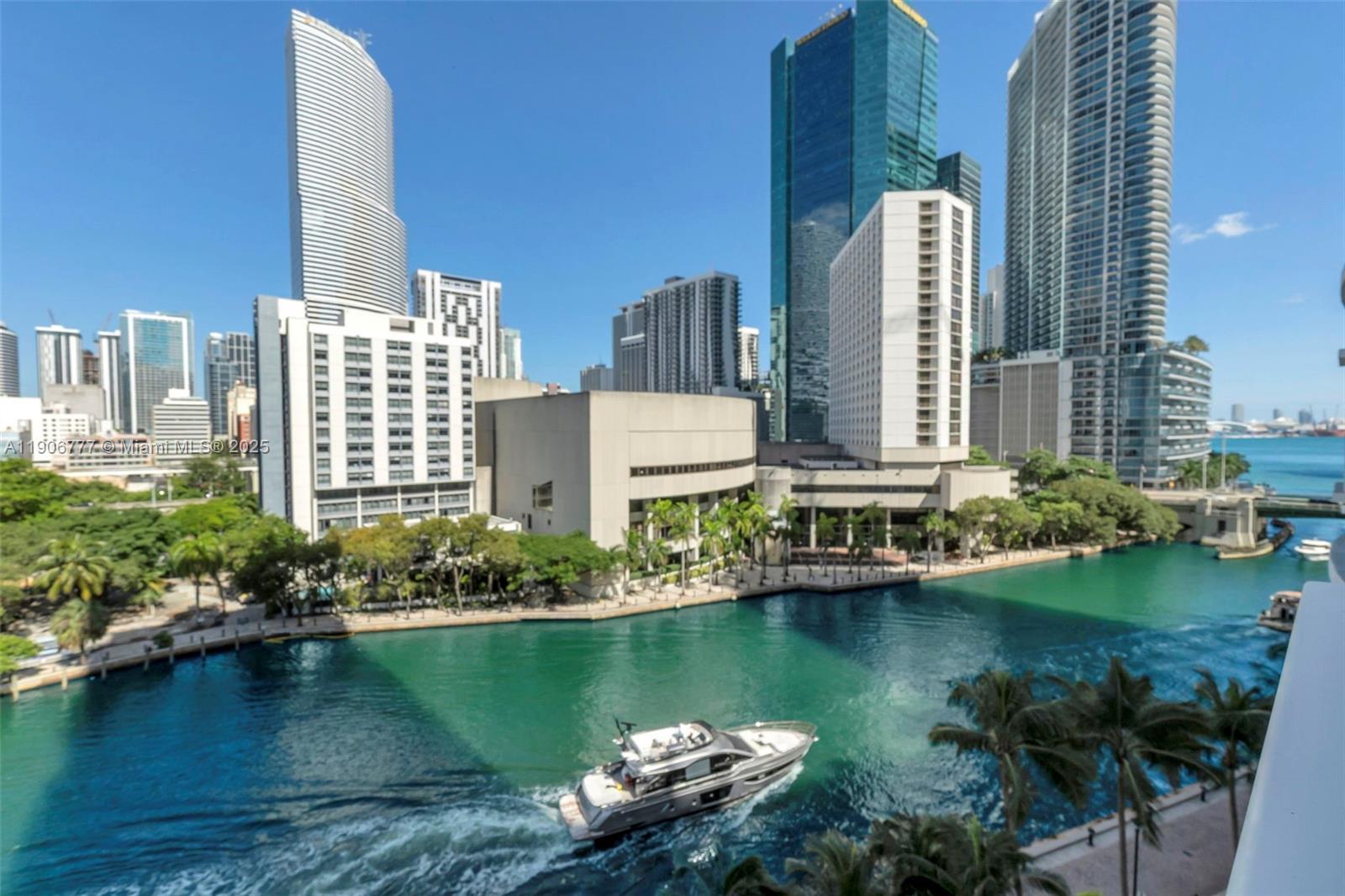 31 SE 5th St #901, Miami FL 33131