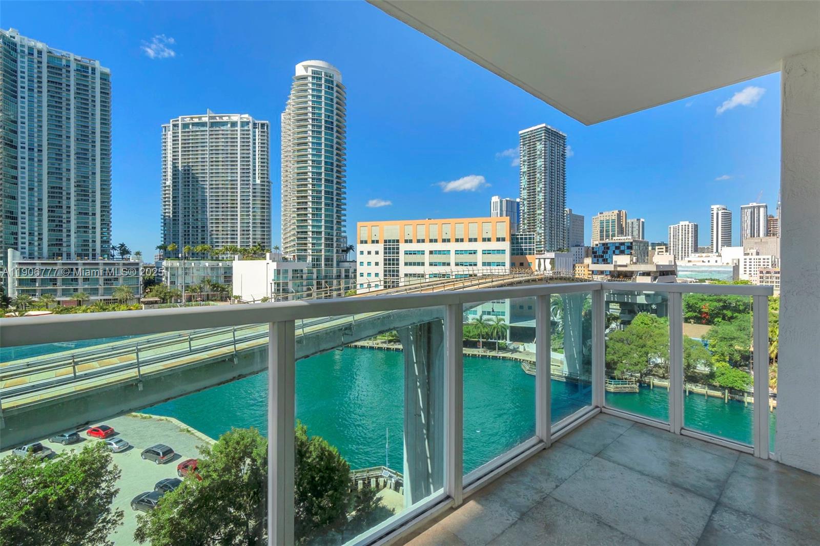 31 SE 5th St #901, Miami FL 33131