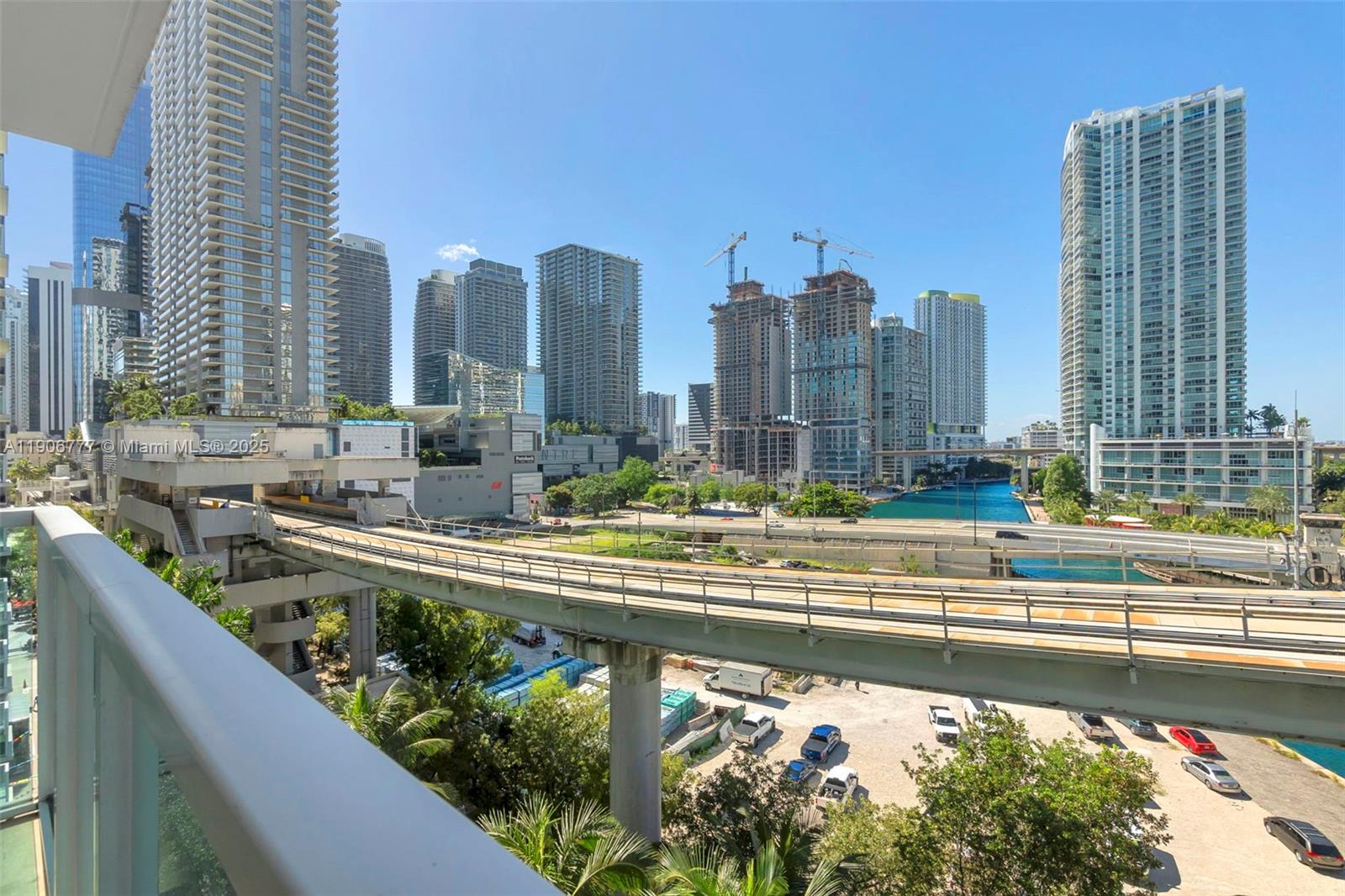 31 SE 5th St #901, Miami FL 33131