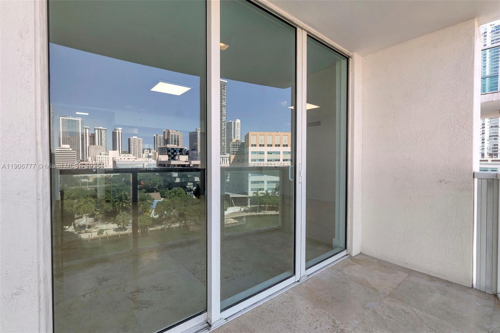 31 SE 5th St #901, Miami FL 33131