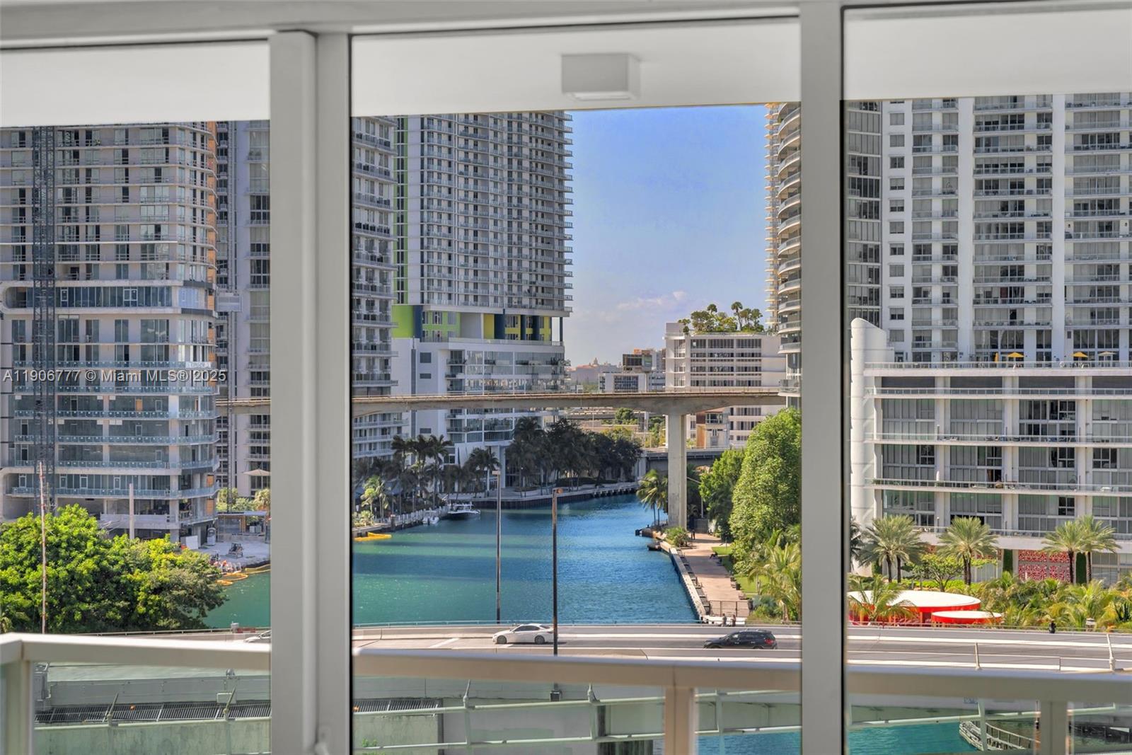 31 SE 5th St #901, Miami FL 33131