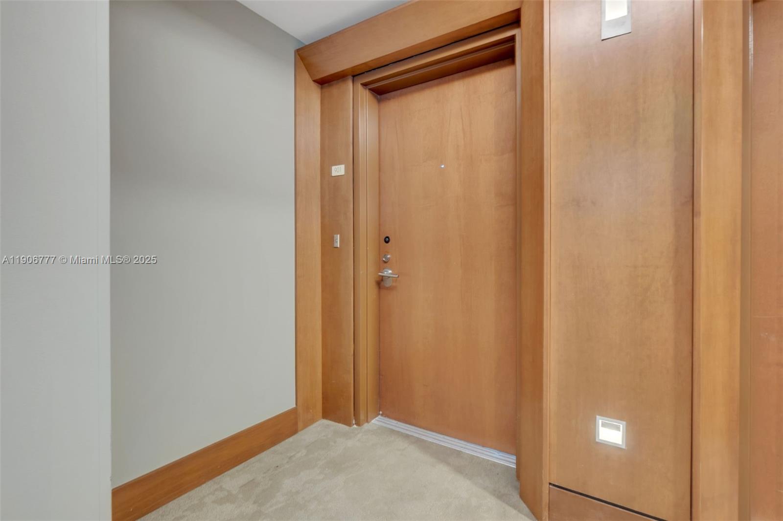 31 SE 5th St #901, Miami FL 33131