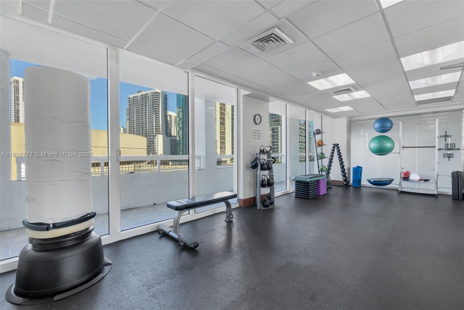 31 SE 5th St #901, Miami FL 33131