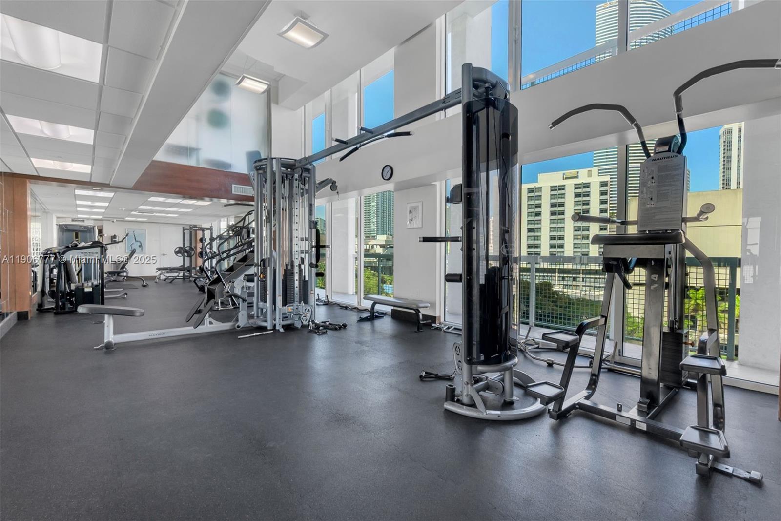 31 SE 5th St #901, Miami FL 33131