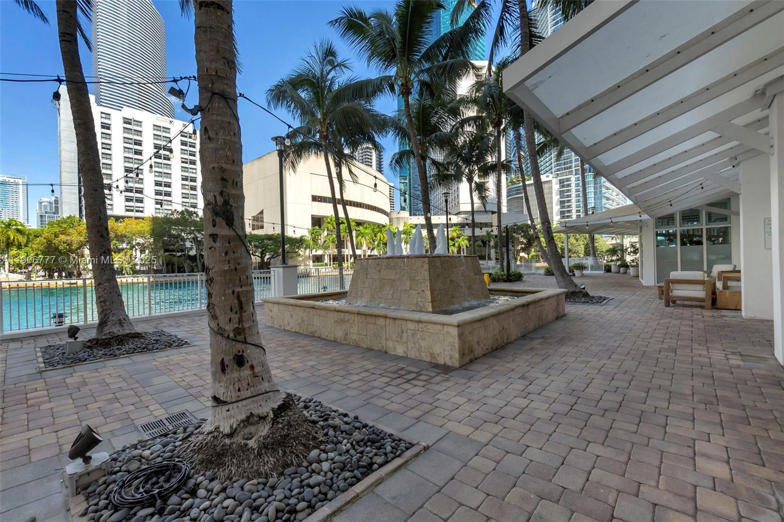 31 SE 5th St #901, Miami FL 33131