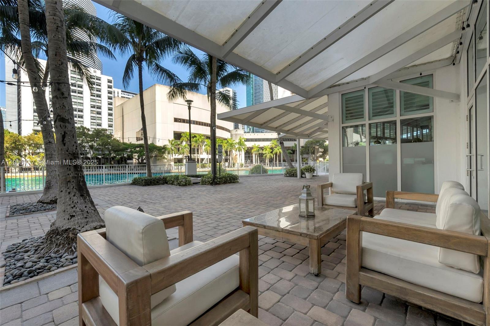 31 SE 5th St #901, Miami FL 33131