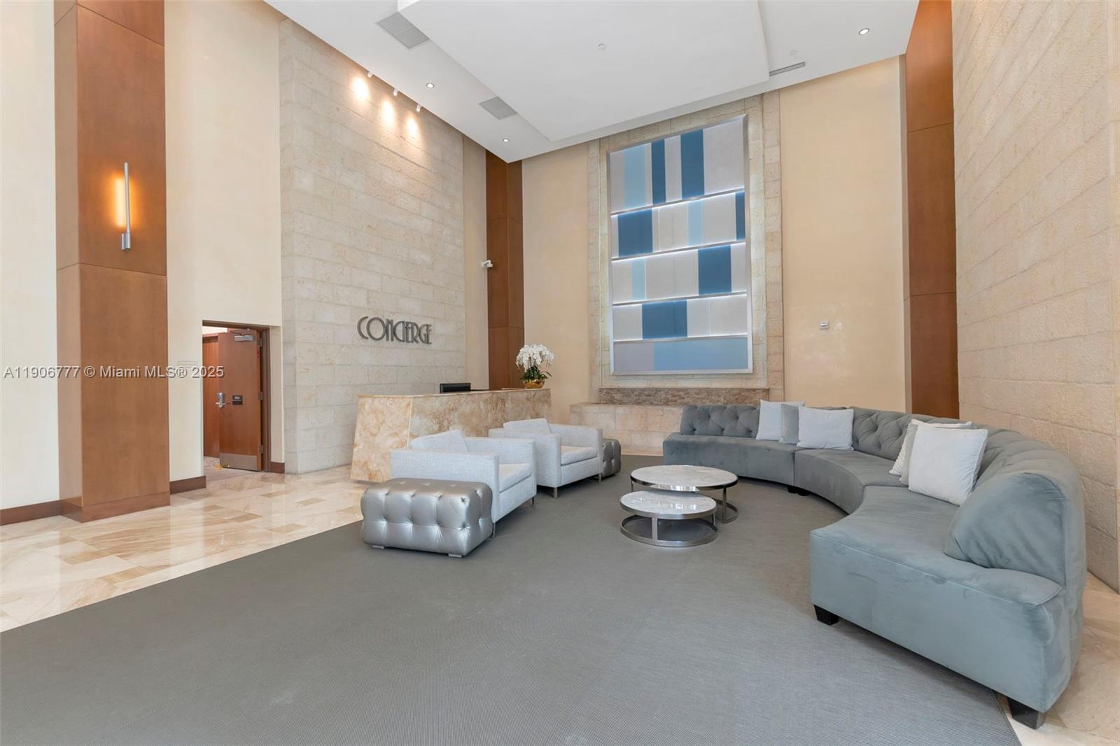 31 SE 5th St #901, Miami FL 33131