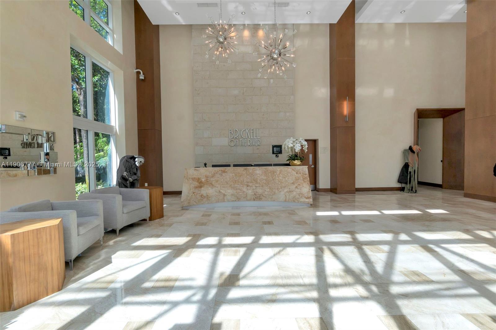 31 SE 5th St #901, Miami FL 33131