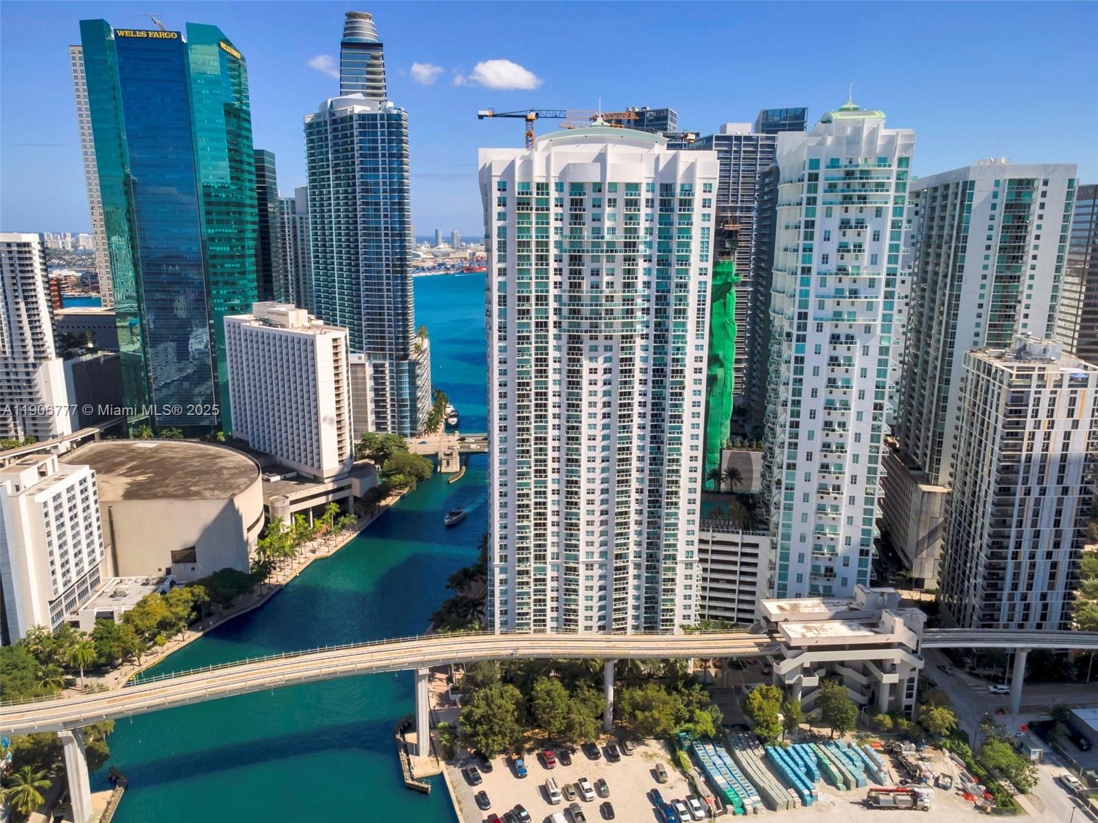 31 SE 5th St #901, Miami FL 33131