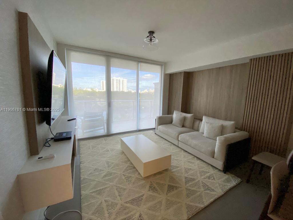 16385 Biscayne Blvd #304, North Miami Beach FL 33160
