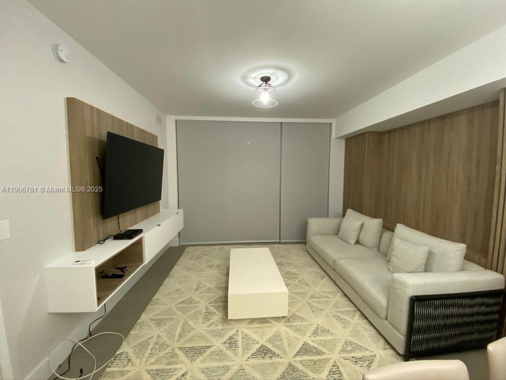 16385 Biscayne Blvd #304, North Miami Beach FL 33160