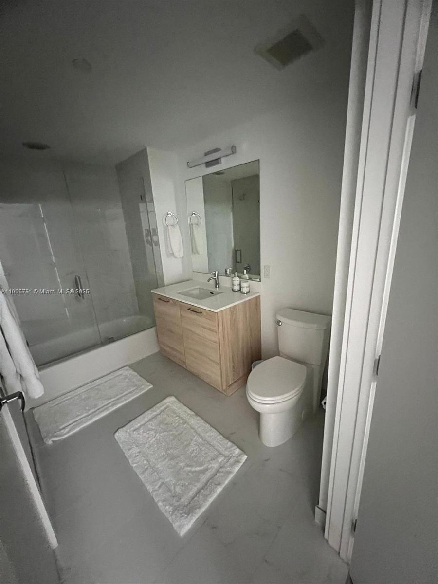 16385 Biscayne Blvd #304, North Miami Beach FL 33160