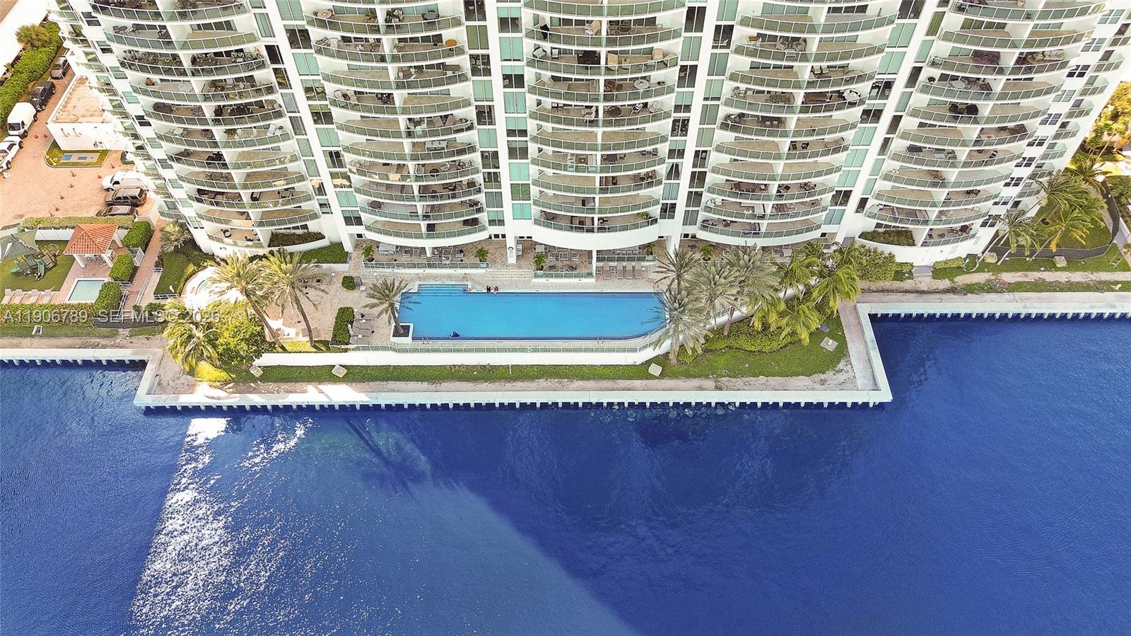 20201 E Country Club Dr #1903, Aventura FL 33180