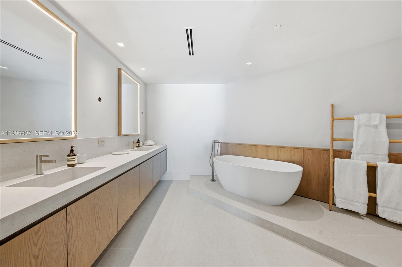 5959 Collins Ave #907, Miami Beach FL 33140