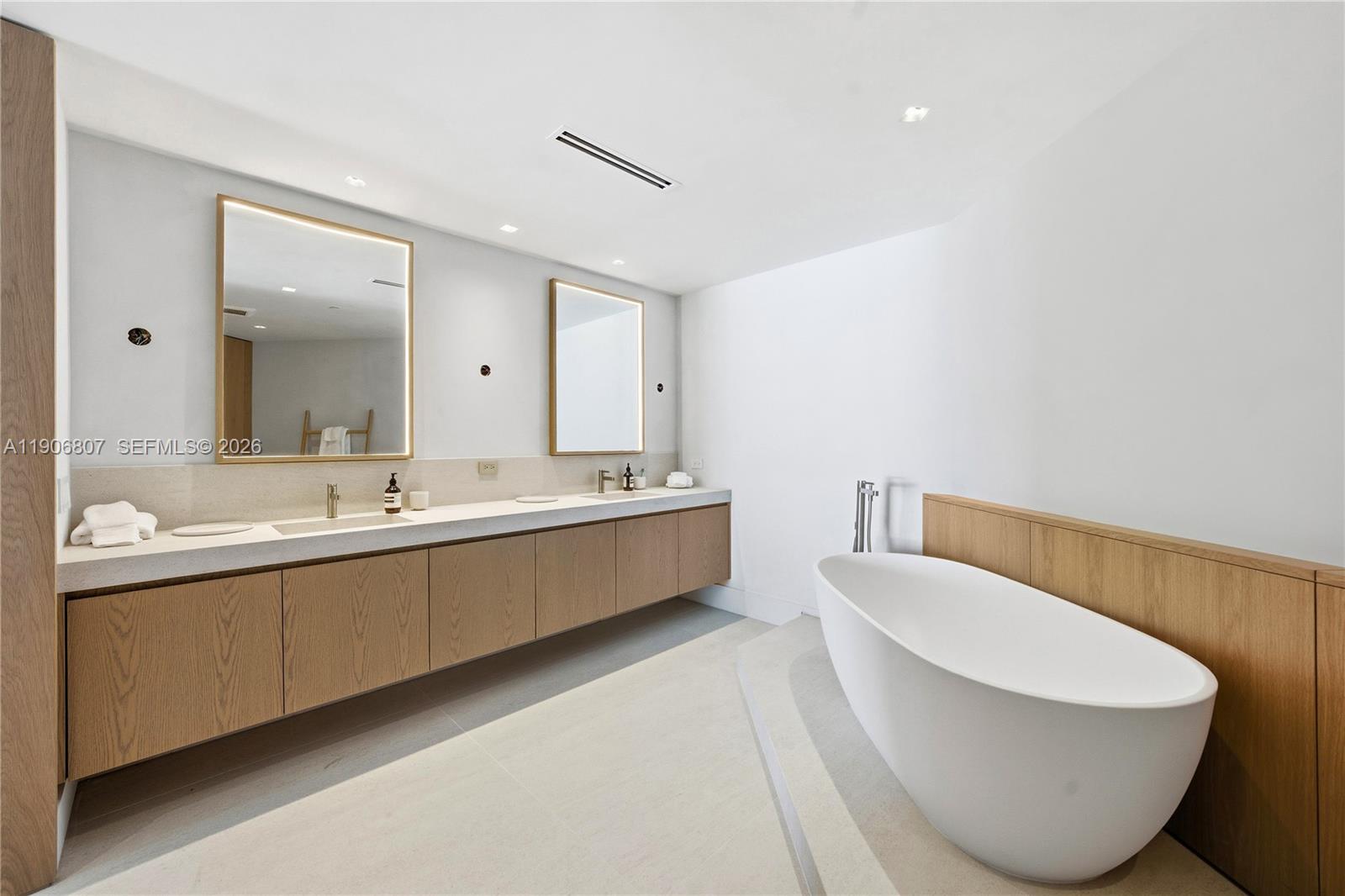 5959 Collins Ave #907, Miami Beach FL 33140