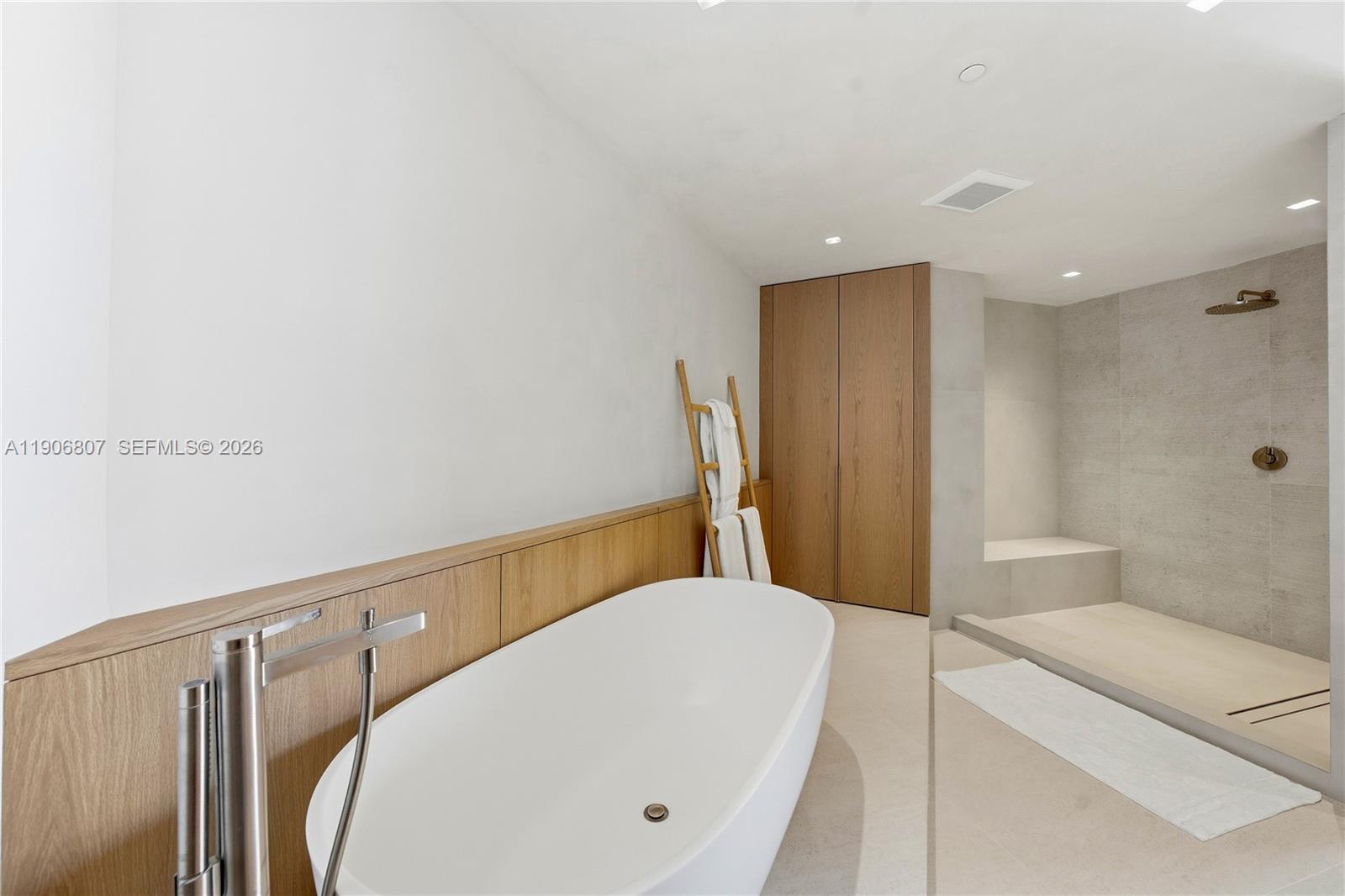 5959 Collins Ave #907, Miami Beach FL 33140