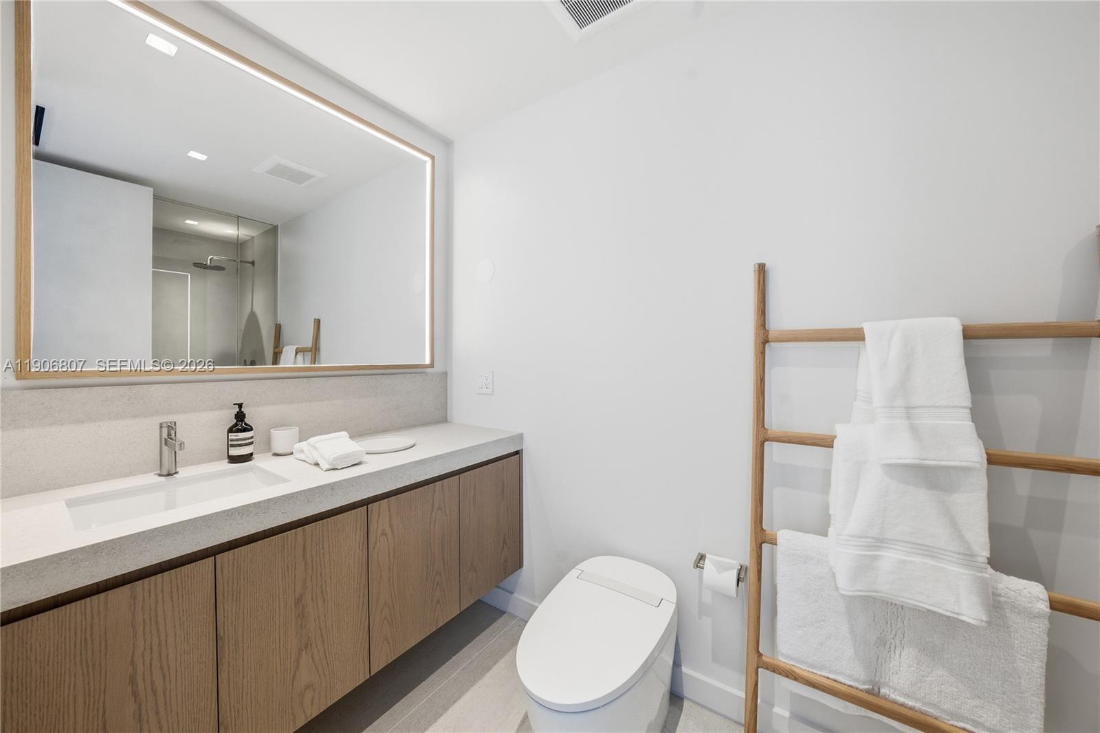 5959 Collins Ave #907, Miami Beach FL 33140