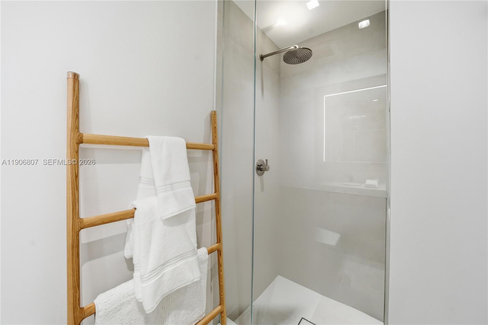 5959 Collins Ave #907, Miami Beach FL 33140