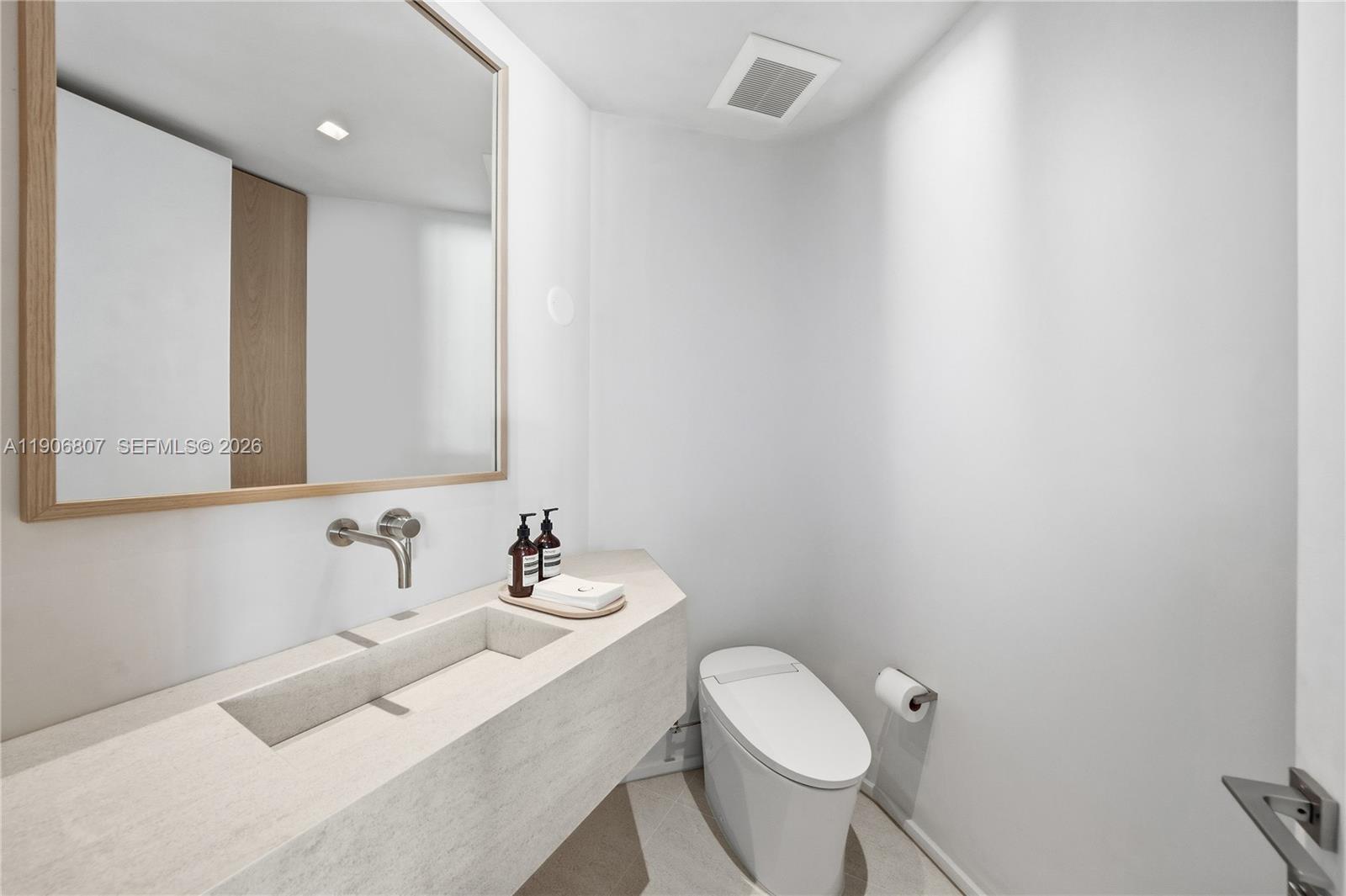 5959 Collins Ave #907, Miami Beach FL 33140