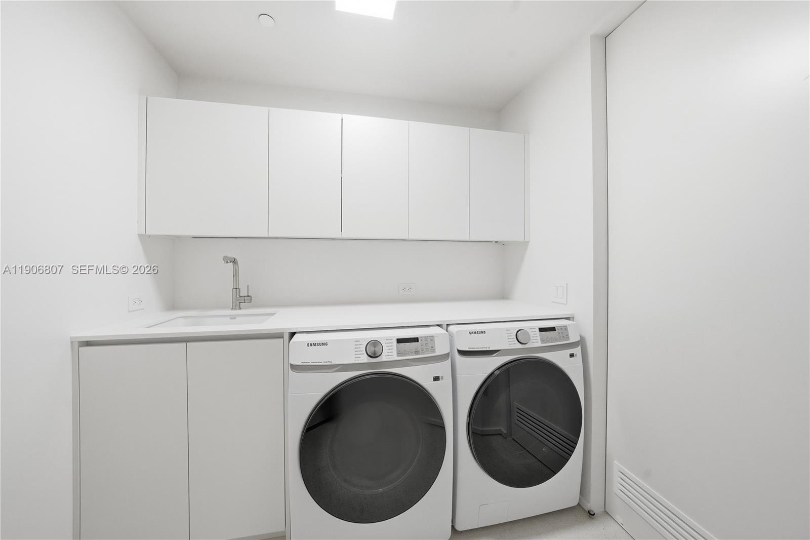 5959 Collins Ave #907, Miami Beach FL 33140