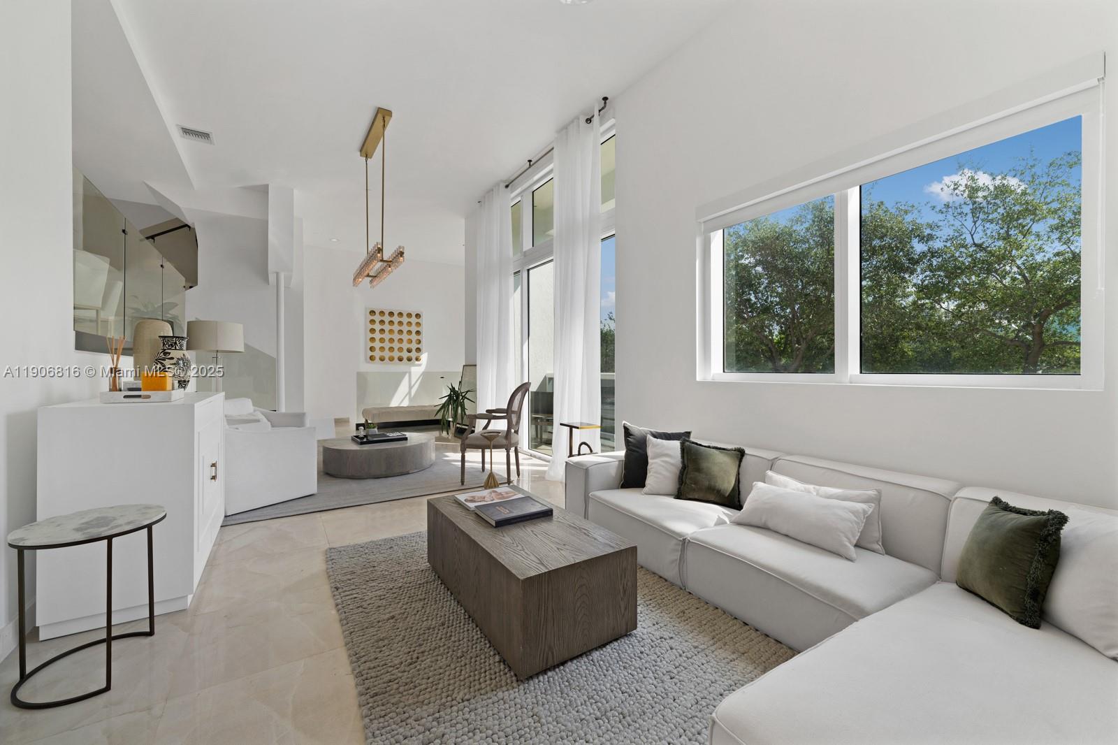 400 Alton Rd #TH-1A, Miami Beach FL 33139