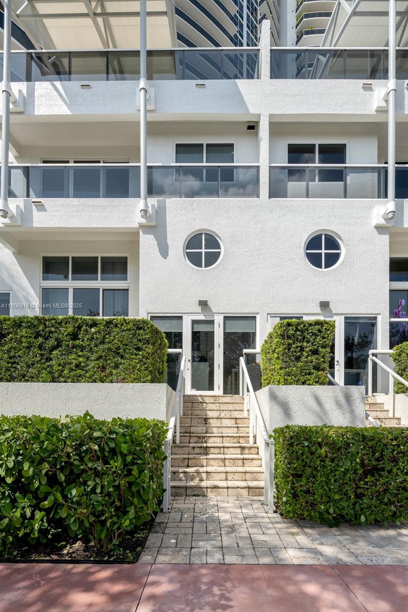 400 Alton Rd #TH-1A, Miami Beach FL 33139