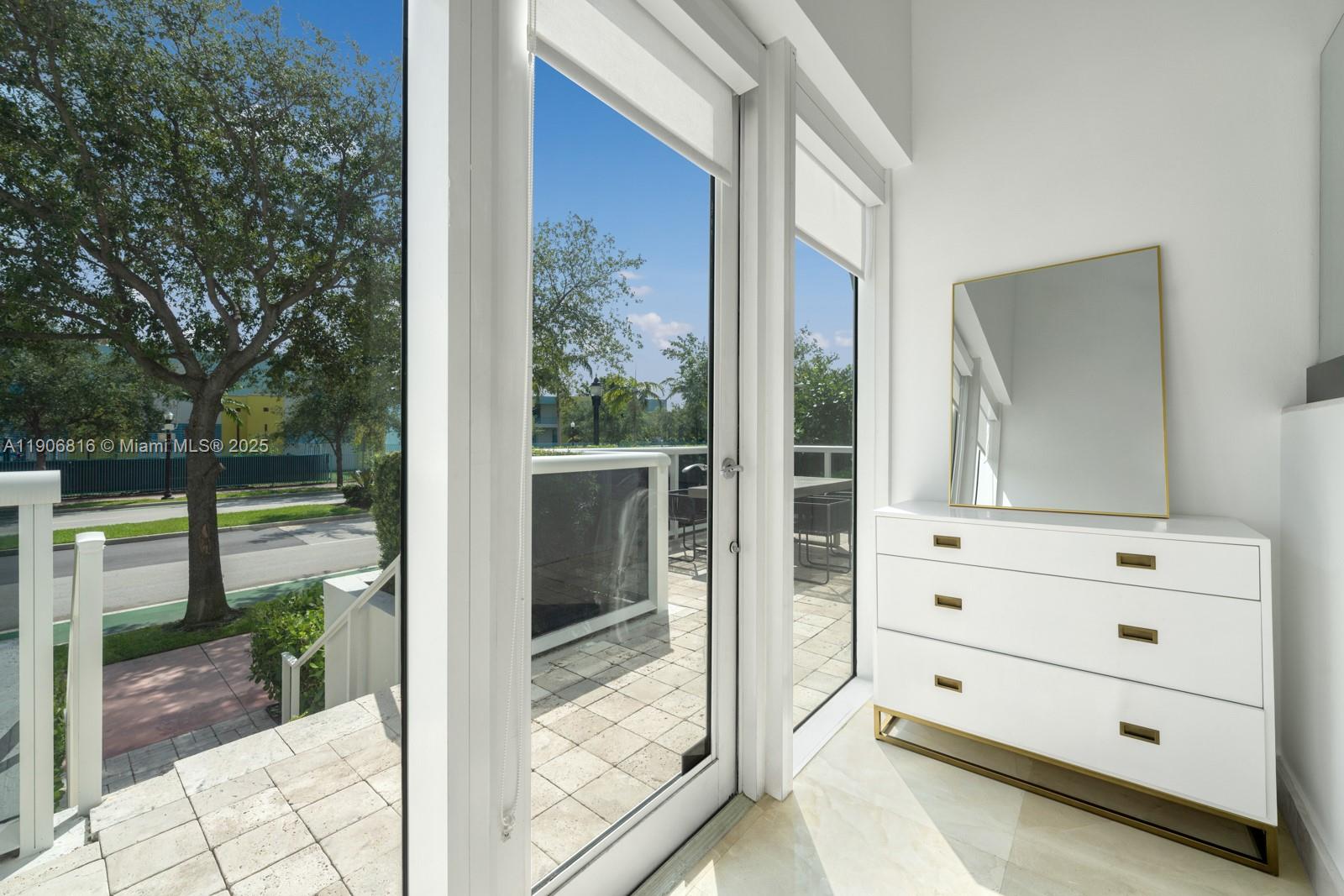 400 Alton Rd #TH-1A, Miami Beach FL 33139
